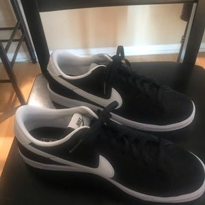 Nike Tennis Classic so 10.5